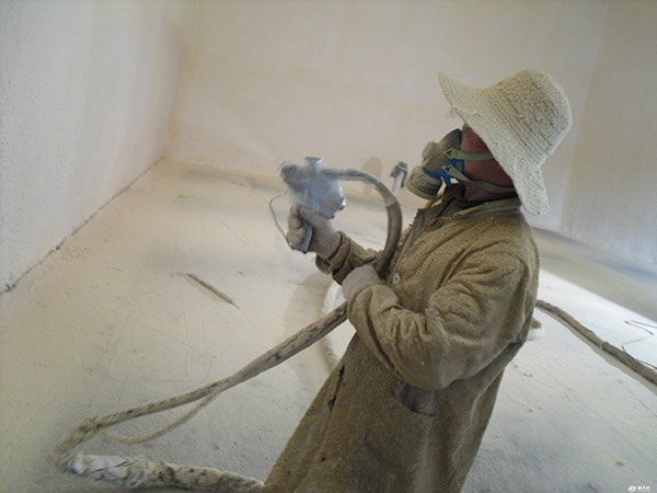 聚氨酯硬泡現(xiàn)場發(fā)泡技術(shù)應(yīng)用常見的缺陷及解決方法